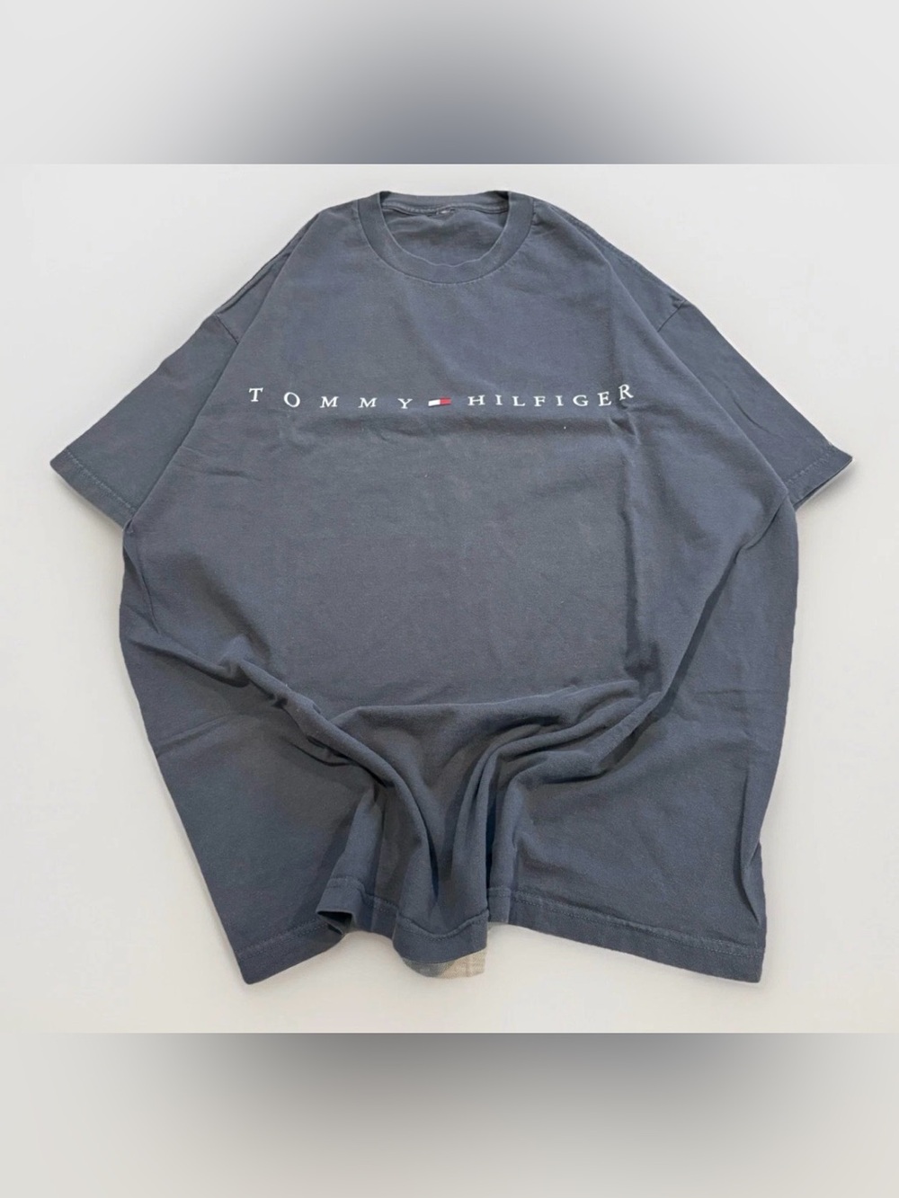 Vintage Tommy Hilfiger T-Shirt 2XL Gray Flag Logo Y2K Short Sleeve Tee Baggy